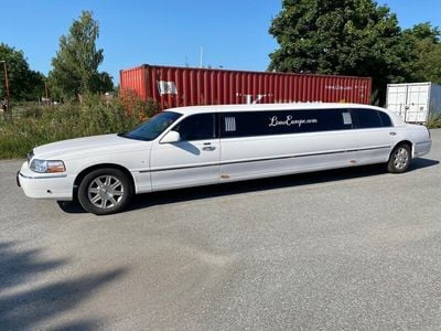 Begagnad Lincoln Town Car 2011 Vit Sedan