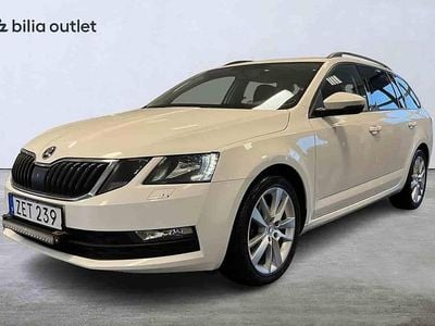 Vit Begagnad 2018 Skoda Octavia Kombi | 119 900 kr (Marknadspris)