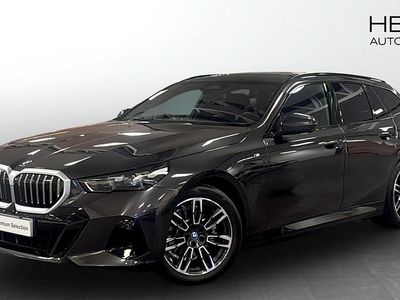 Grå (grey) Begagnad 2025 BMW 530e M Sport Kombi | 654 700 kr (Marknadspris)