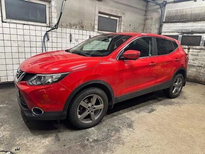 Röd Begagnad 2017 Nissan Qashqai SUV | 119 800 kr (Marknadspris)