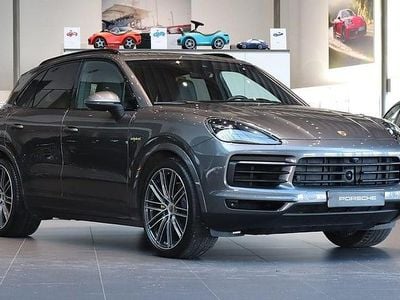Grå Begagnad 2020 Porsche Cayenne SUV | 649 000 kr (Marknadspris)