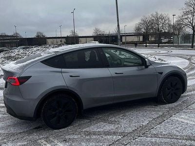 Begagnad 2024 Tesla Model Y Long Range AWD SUV | 505 000 kr (Lite dyr)