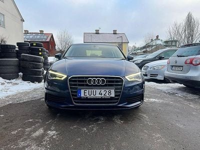 Begagnad Audi A3 Attraction 150 HK (110 kW) 2015 Blå Sedan