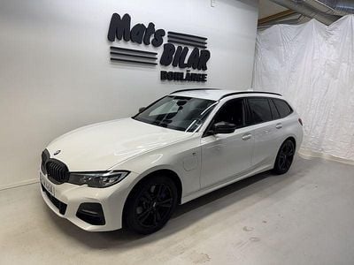 Vit Begagnad 2021 BMW 330e M Sport Kombi | 309 900 kr (Marknadspris)