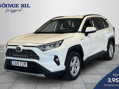 Vit Begagnad 2021 Toyota RAV4 Hybrid SUV | 329 000 kr (Marknadspris)