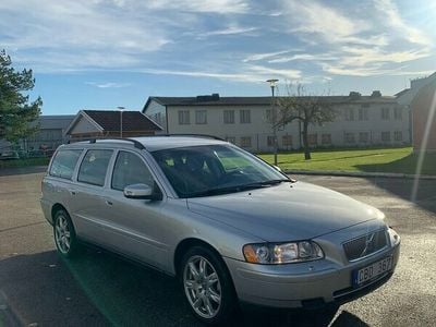 Begagnad Volvo V70 Kinetic 140 HK (102 kW) 2006 Ljusgrå Kombi