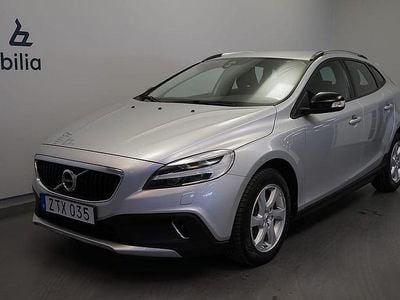 Silver Begagnad 2018 Volvo V40 Halvkombi | 179 500 kr (Marknadspris)