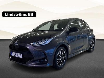 Grå Begagnad 2021 Toyota Yaris Hybrid Style | 199 500 kr (Marknadspris)
