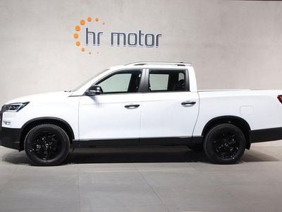Grå (vit) Begagnad 2024 Ssangyong (KGM) Musso Van | 523 750 kr
