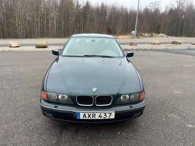 Begagnad 1998 BMW 523 Sedan | 22 000 kr