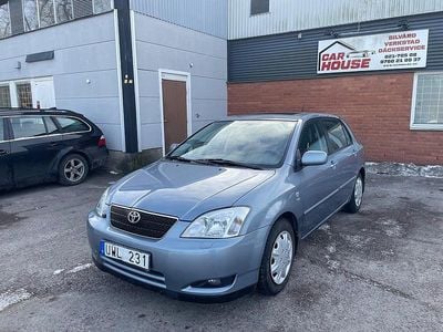 Blå Begagnad 2004 Toyota Corolla Halvkombi | 49 800 kr (Marknadspris)