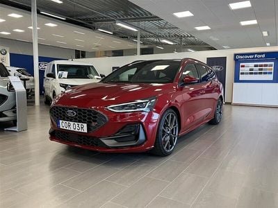 Röd/orange Begagnad 2024 Ford Focus ST Kombi | 529 900 kr