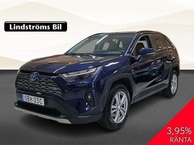 Blå Begagnad 2024 Toyota RAV4 Hybrid Executive SUV | 439 900 kr (Marknadspris)