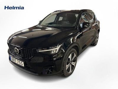 Svart Begagnad 2023 Volvo XC40 Plus SUV | 399 000 kr (Marknadspris)