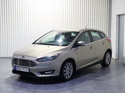 Grå Begagnad 2015 Ford Focus Titanium Halvkombi | 69 900 kr (Marknadspris)