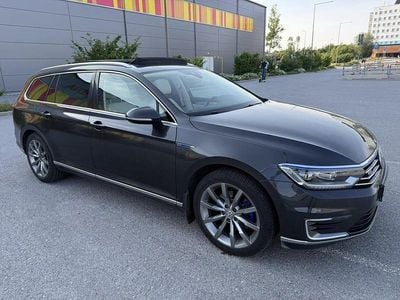 Grå Begagnad 2018 VW Passat GTE Kombi | 172 900 kr (Marknadspris)
