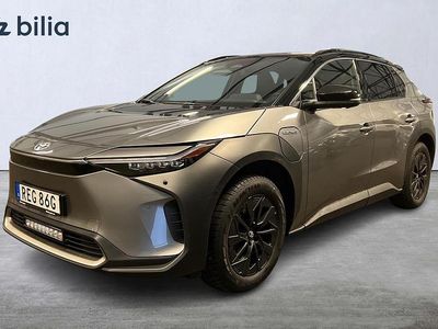 Silver Begagnad 2022 Toyota bZ4X Executive SUV | 419 900 kr (Dyr)