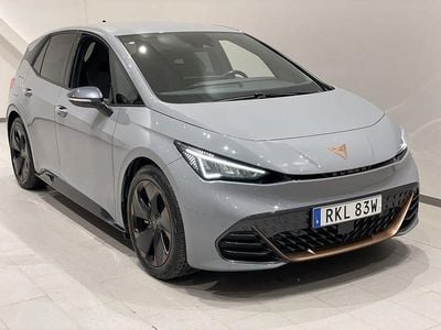 Mörkgrå (quasar grey metallic) Begagnad 2023 Cupra Born Halvkombi | 259 900 kr (Marknadspris)
