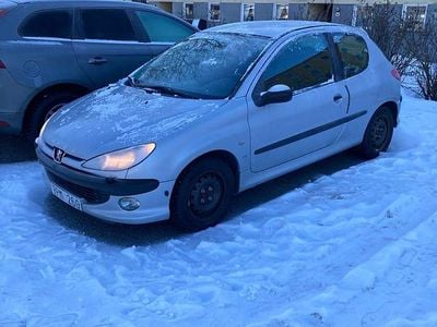 Begagnad Peugeot 206 109 HK (80 kW) 2003 Halvkombi