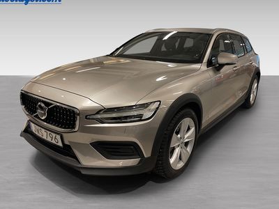 begagnad Volvo V60 CC B4 AWD Diesel Core 2023, Kombi