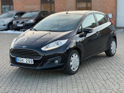 Begagnad Ford Fiesta Trend 82 HK (60 kW) 2013 Röd Halvkombi