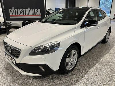 Begagnad Volvo V40 CC Momentum 177 HK (130 kW) 2014 Ice white med klarlack Kombi
