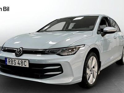 Ljusblå Begagnad 2024 VW Golf VIII Kombi | 319 800 kr (Marknadspris)