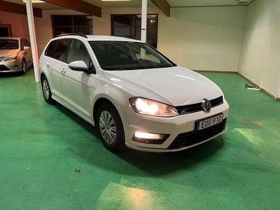 Vit Begagnad 2015 VW Golf VII R-line Kombi | 79 900 kr (Marknadspris)