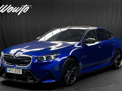 Begagnad BMW M5 Comfort Edition 728 HK (535 kW) 2025 Marina bay blå metallic Sedan