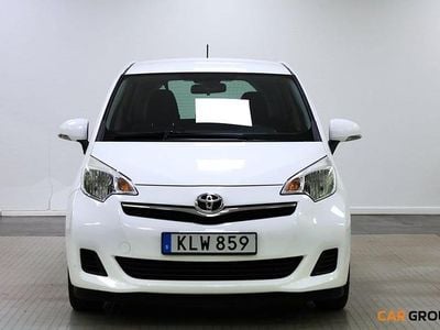 Begagnad Toyota Verso-S Multidrive S 99 HK (72 kW) 2014 Vit Minibuss