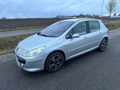 Silvermetallic Begagnad 2007 Peugeot 307 Halvkombi | 27 500 kr (Lite dyr)