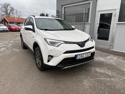 Vit Begagnad 2018 Toyota RAV4 Hybrid Executive SUV | 259 900 kr (Marknadspris)