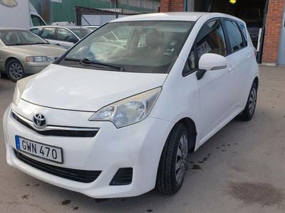 Begagnad Toyota Verso-S Multidrive S 100 HK (73 kW) 2012 Vit Minibuss