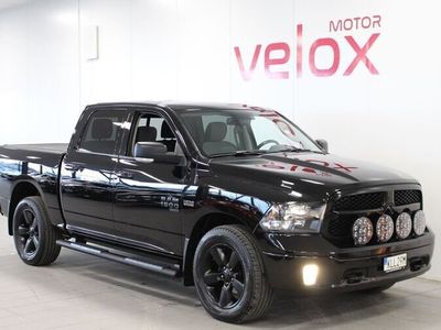 begagnad Dodge Ram 5.7L V8 HEMI Classic Night NAV KAMERA 2021, Pickup