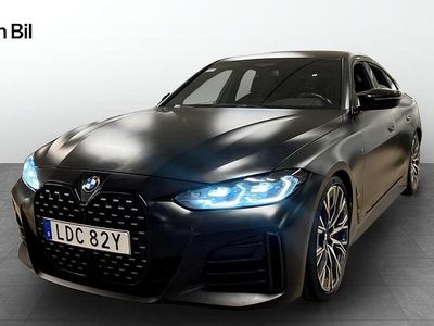 Röd folierad svart Begagnad 2021 BMW M440 M Sport Sedan | 459 800 kr (Dyr)