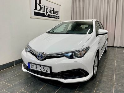 begagnad Toyota Auris Hybrid e-CVT Euro6 VÄRMARE EN ÄGARE 2017, Halvkombi