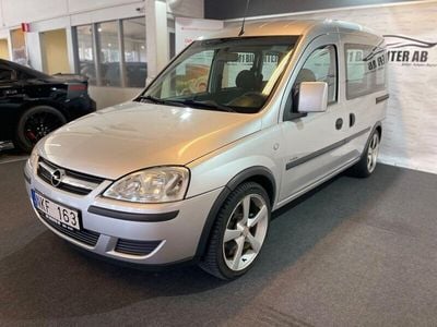 Begagnad Opel Combo 97 HK (71 kW) 2006 Grå Minibuss