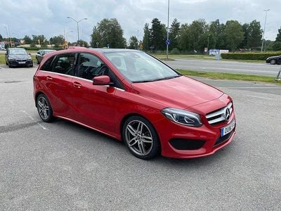 Röd Begagnad 2017 Mercedes B180 AMG Minibuss | 169 900 kr (Marknadspris)