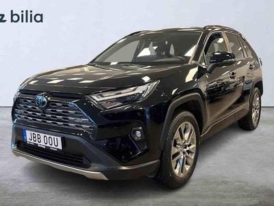 Svart Begagnad 2024 Toyota RAV4 Hybrid SUV | 439 900 kr (Marknadspris)