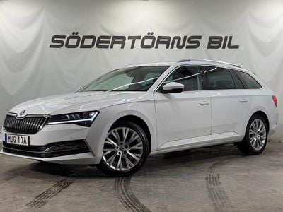 Vit Begagnad 2021 Skoda Superb Kombi | 269 900 kr (Marknadspris)