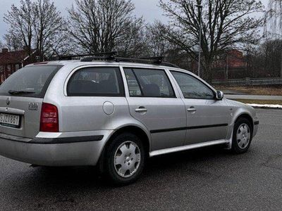 begagnad Skoda Octavia Tour Kombi 1.6 MPI Euro 4