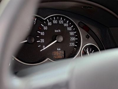 Begagnad Opel Meriva 101 HK (74 kW) 2004 Grön Minibuss