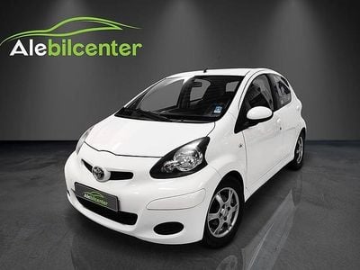 Vit Begagnad 2010 Toyota Aygo Halvkombi | 34 900 kr (Marknadspris)
