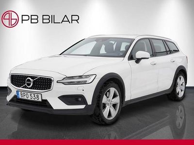 Vit Begagnad 2019 Volvo V60 CC Momentum Kombi | 269 900 kr (Marknadspris)