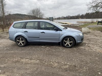 begagnad Ford Focus Kombi 1.8 ny besiktad