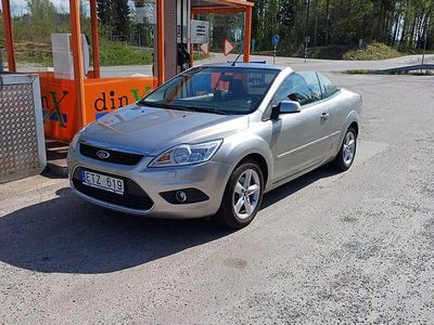 Begagnad Ford Focus 100 HK (73 kW) 2008 Luna metallic (grå/champagne metallic)