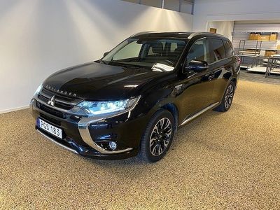 Begagnad Mitsubishi Outlander P-HEV 203 HK (149 kW) 2017 Svart Kombi