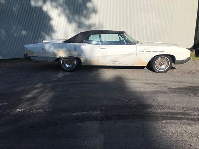 Vit Begagnad 1967 Buick Electra 225 Cab | 99 000 kr