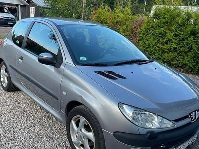 Begagnad Peugeot 206 109 HK (80 kW) 2002 Halvkombi