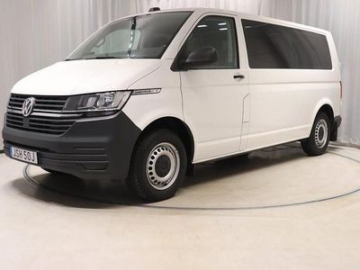 Vit Begagnad 2022 VW Caravelle Minibuss | 319 800 kr
